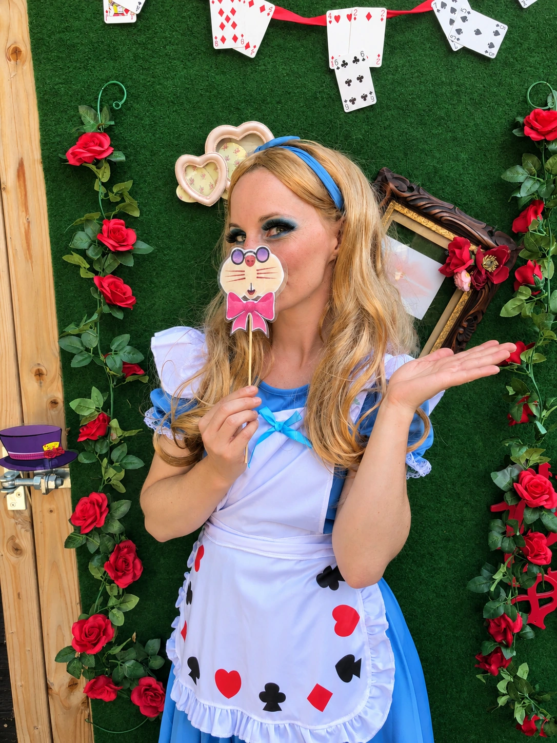 Alice In Wonderland — Factory 7, interactie en performance