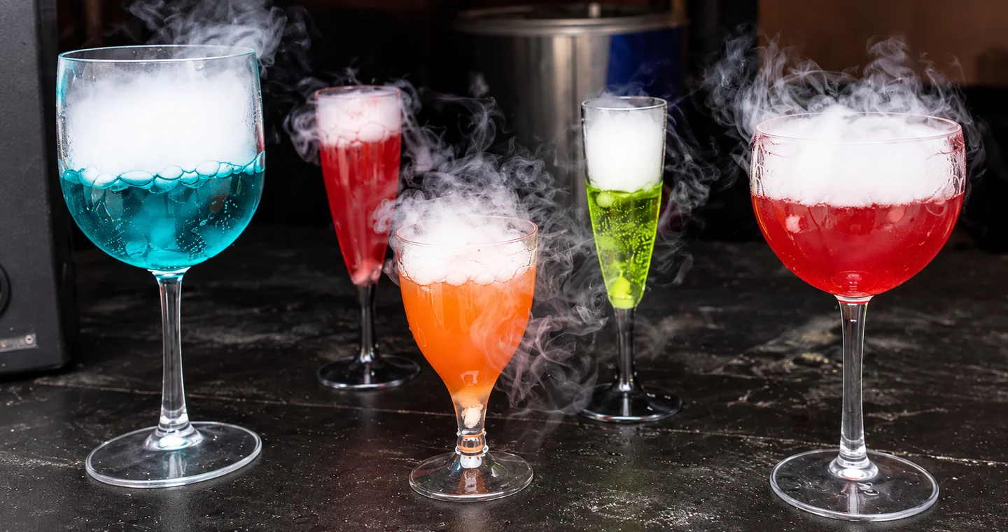 Mystic Bar — vijf kleurrijke drankcreaties met opstijgende damp